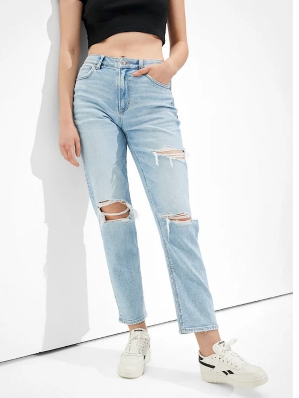 AMERICAN EAGLE STRETCH MOM STRAIGHT JEANS LIGHT WASH SIZE 2